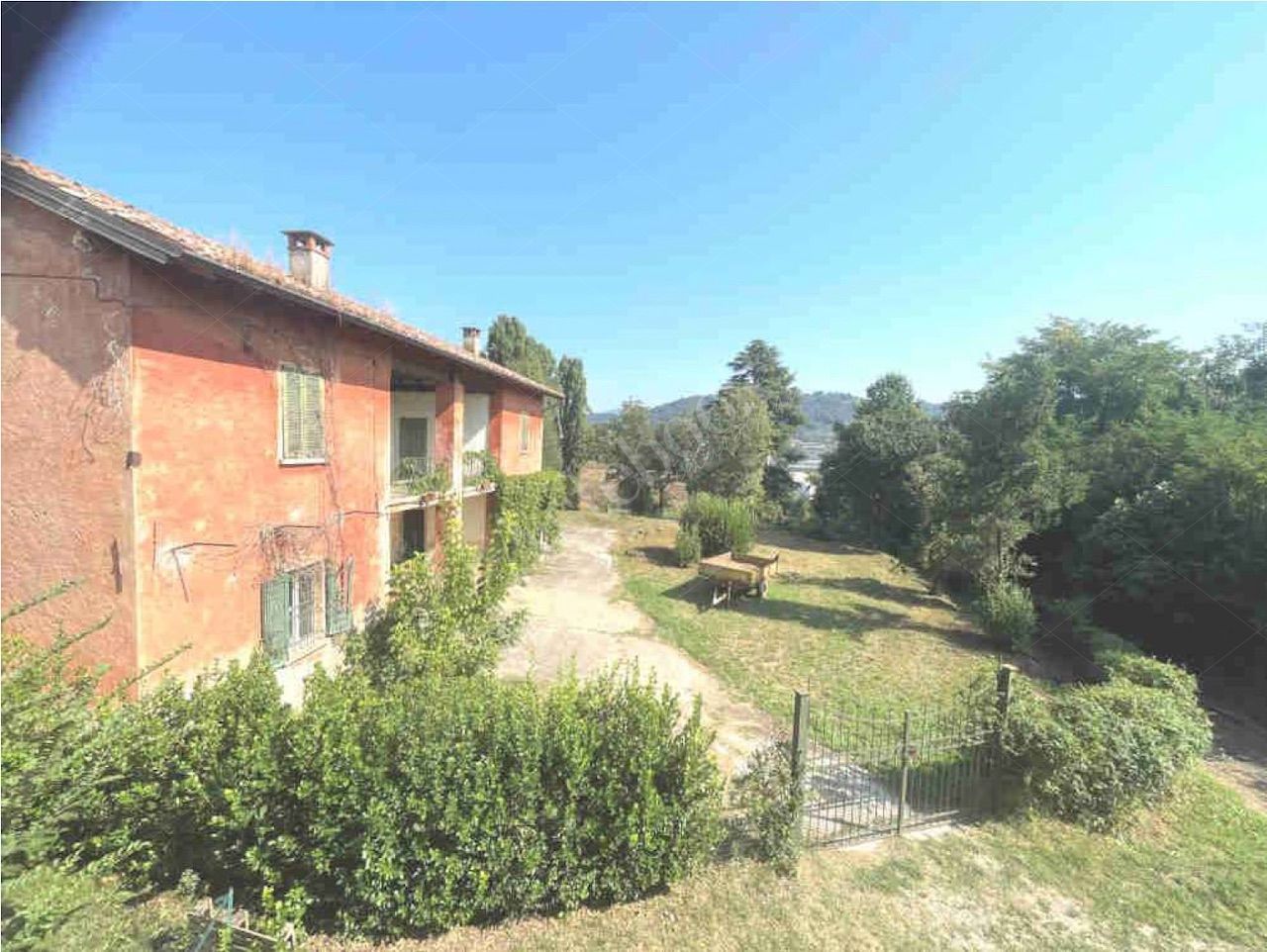 Porzione di fabbricato rurale di 92 mq con box singolo in Missaglia