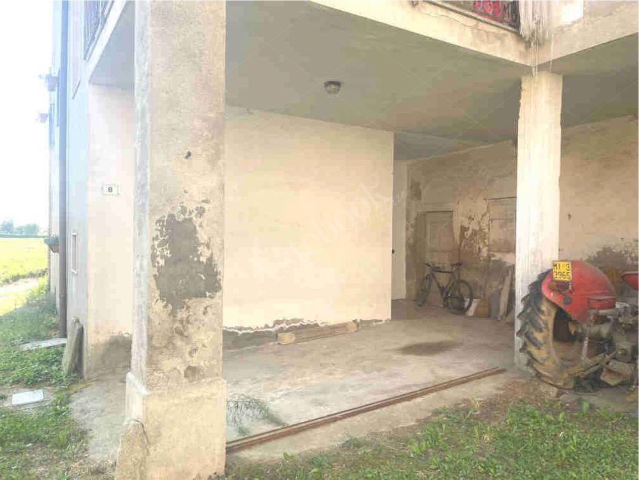 Porzione di fabbricato rurale di 92 mq con box singolo in Missaglia
