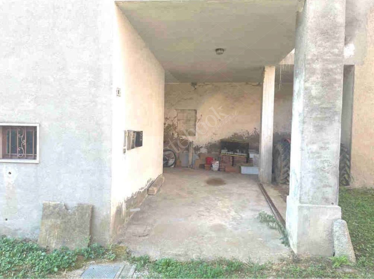 Porzione di fabbricato rurale di 92 mq con box singolo in Missaglia