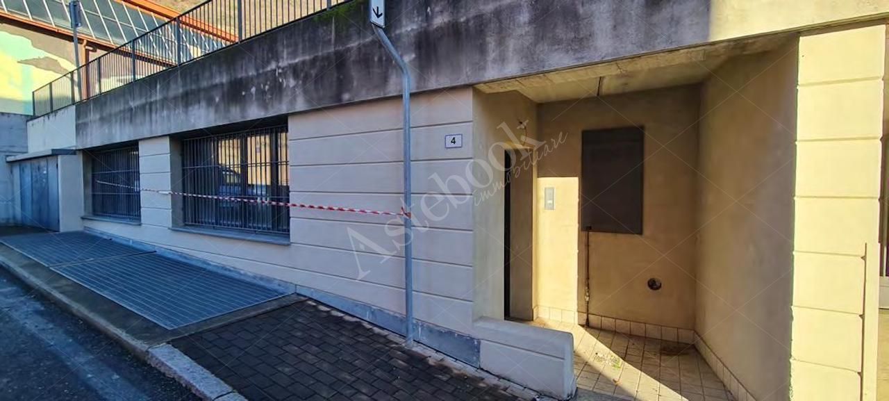 Spazio direzionale autonomo ad uso sociale di 232 mq in Lecco