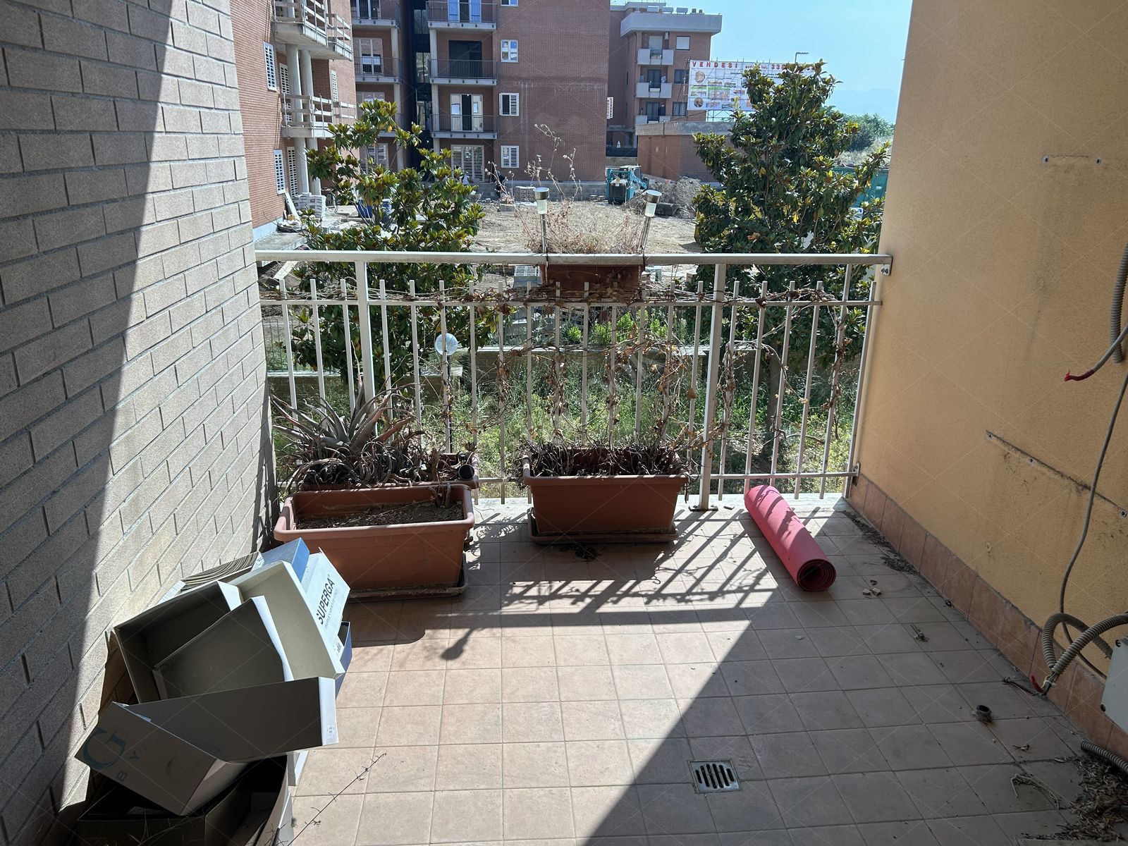 Appartamento al primo piano della scala C con cantina e posto auto in Roma