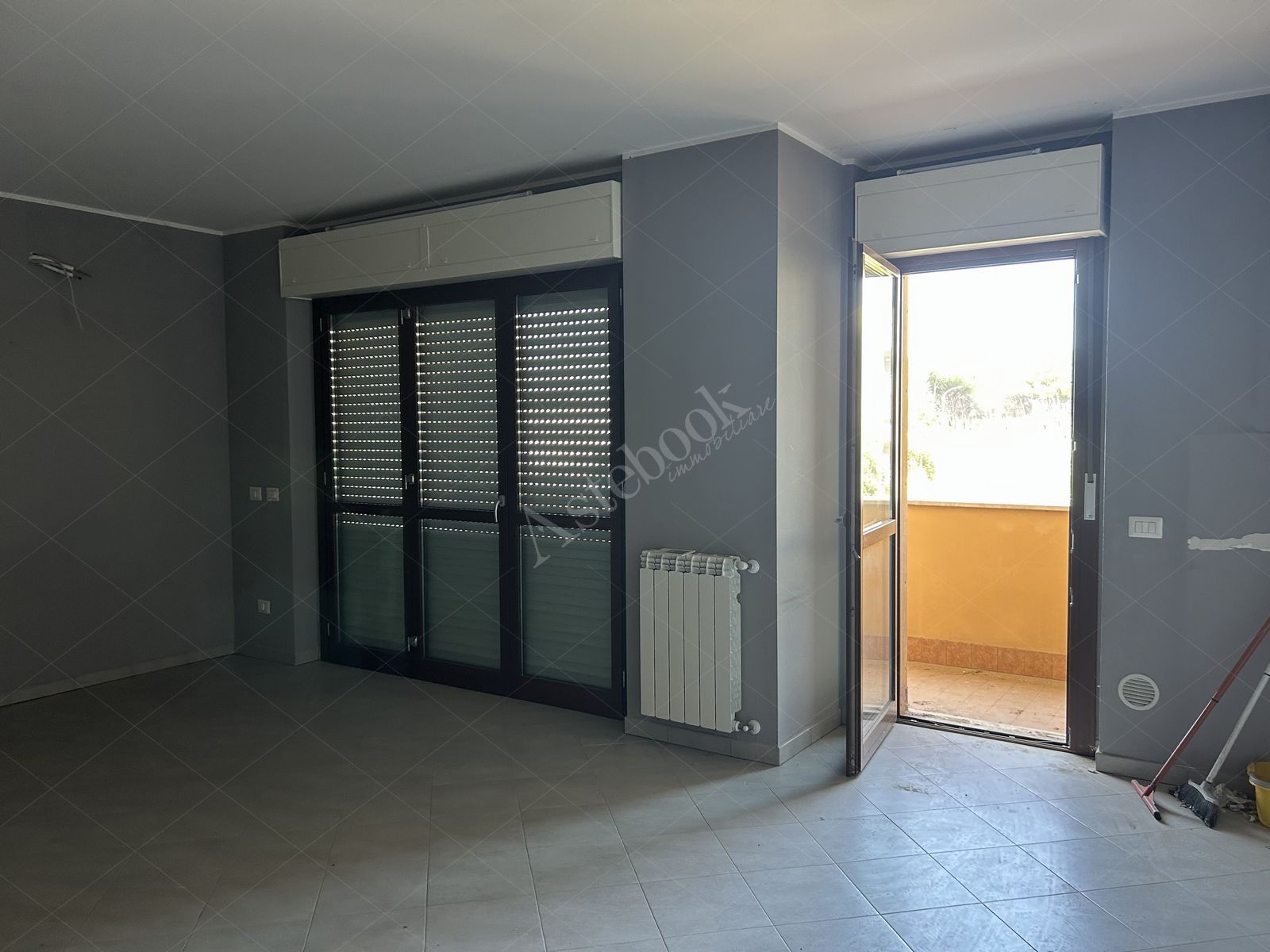 Appartamento al primo piano della scala C con cantina e posto auto in Roma
