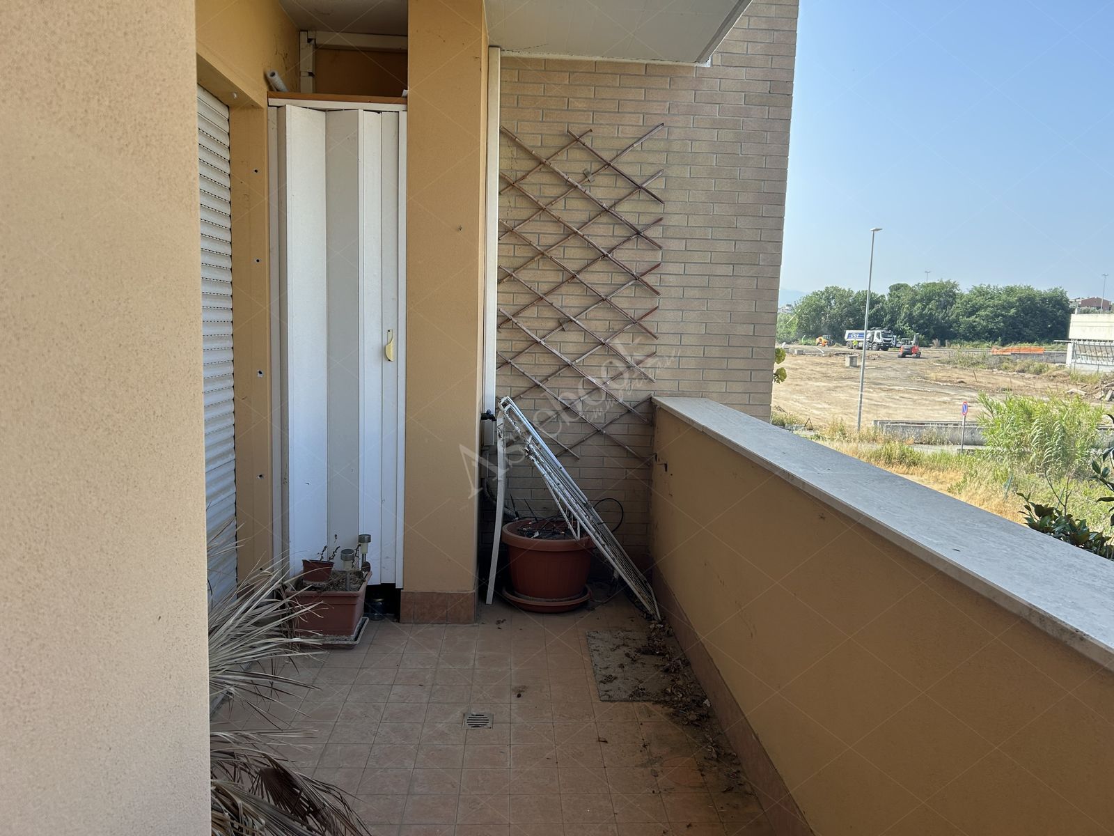 Appartamento al primo piano della scala C con cantina e posto auto in Roma