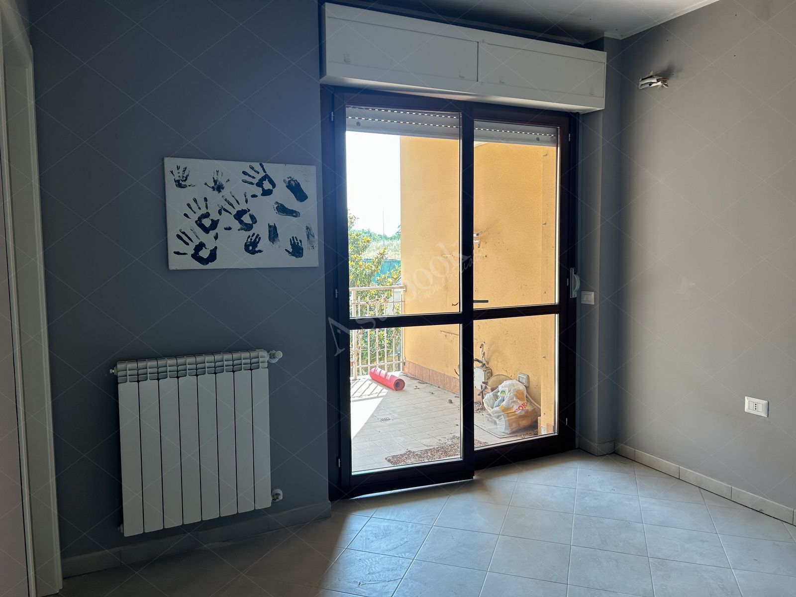 Appartamento al primo piano della scala C con cantina e posto auto in Roma