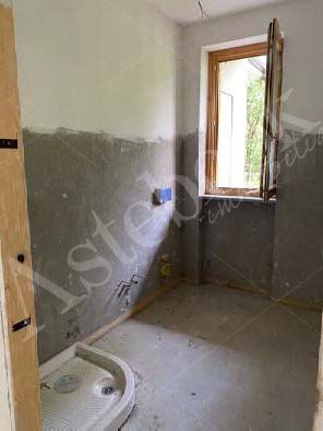 COMPLESSO RESIDENZIALE DI 498 MQ CON TERRENO EDIFICABILE DI 1100 MQ A PARLASCO