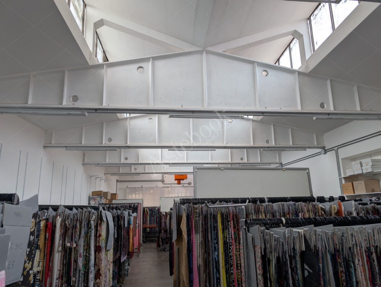 Complesso industriale con appartamento in Lurate Caccivio