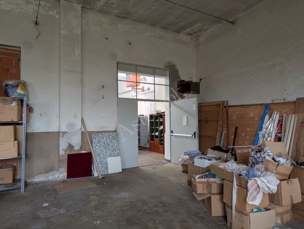 Complesso industriale con appartamento in Lurate Caccivio