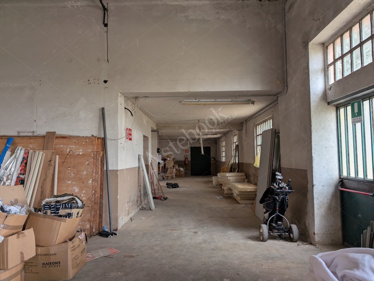 Complesso industriale con appartamento in Lurate Caccivio