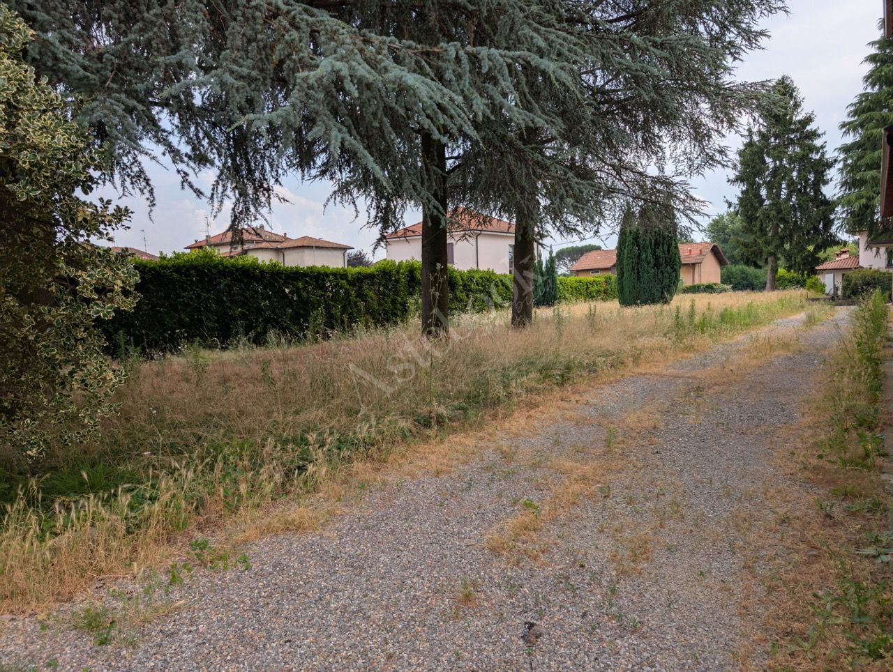 Complesso industriale con appartamento in Lurate Caccivio