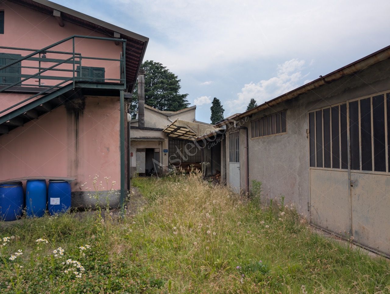 Complesso industriale con appartamento in Lurate Caccivio