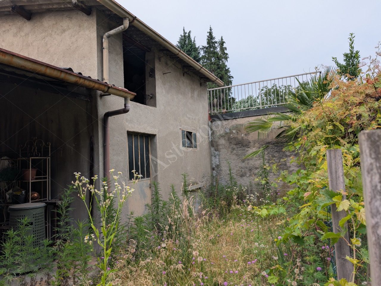 Complesso industriale con appartamento in Lurate Caccivio