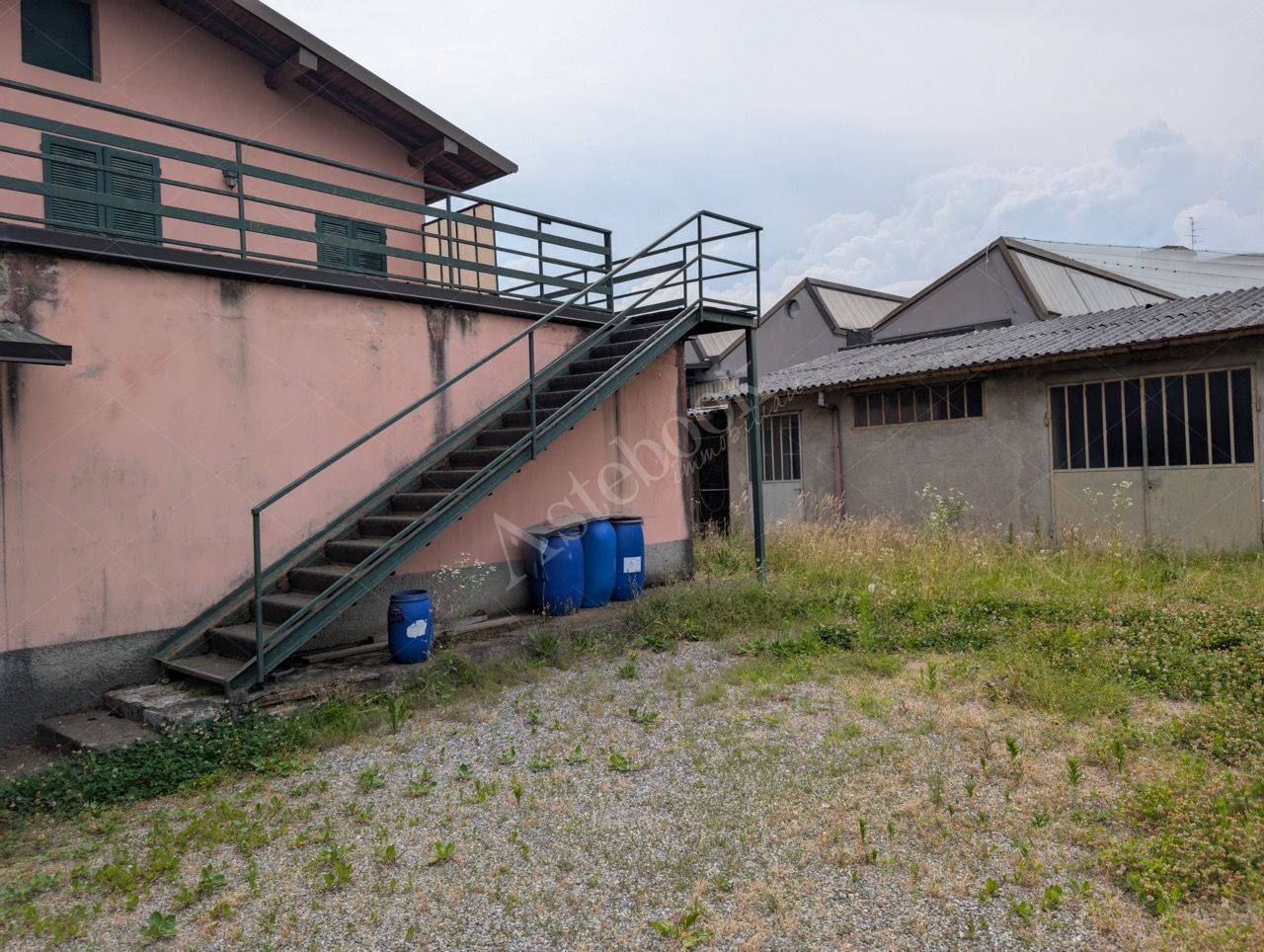 Complesso industriale con appartamento in Lurate Caccivio
