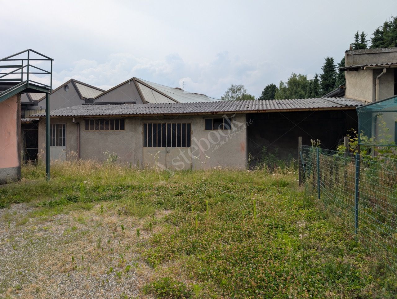 Complesso industriale con appartamento in Lurate Caccivio