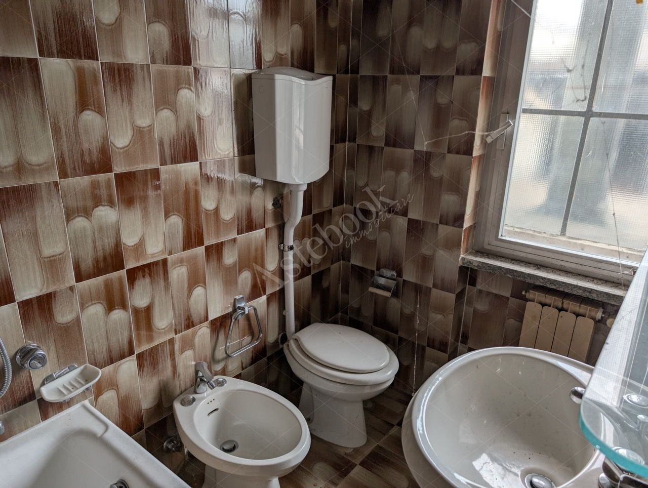 Complesso industriale con appartamento in Lurate Caccivio