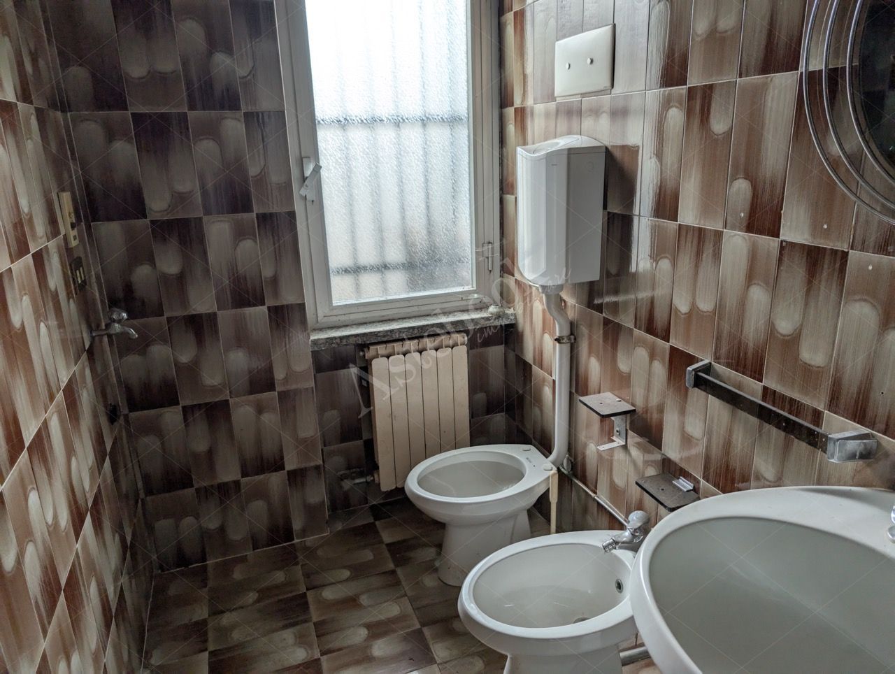 Complesso industriale con appartamento in Lurate Caccivio