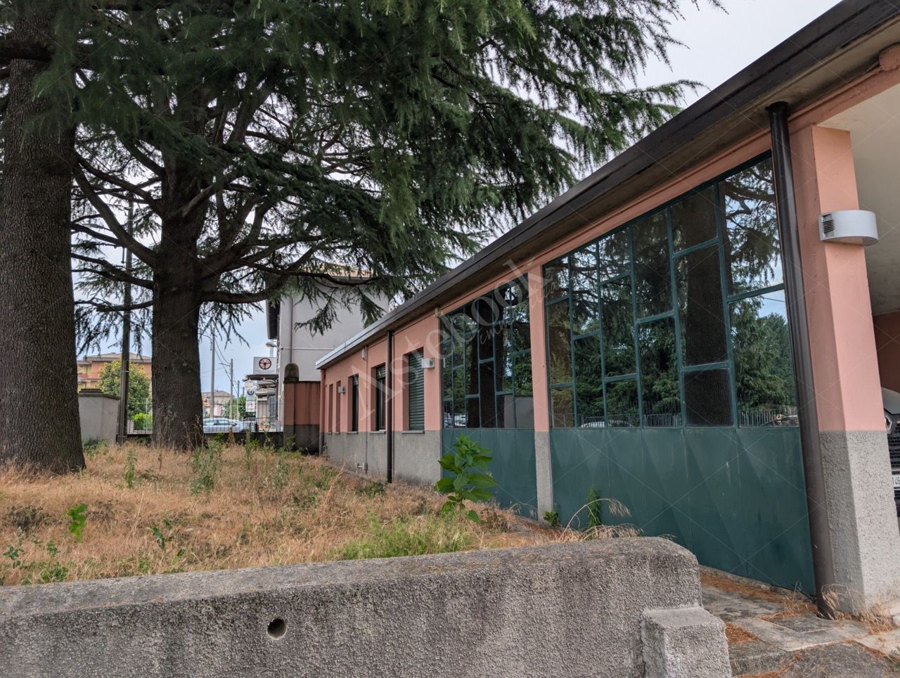 Complesso industriale con appartamento in Lurate Caccivio