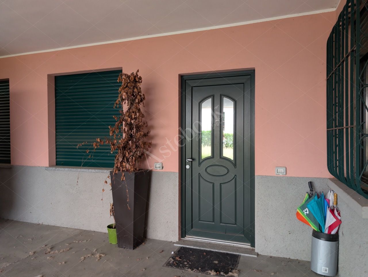 Complesso industriale con appartamento in Lurate Caccivio