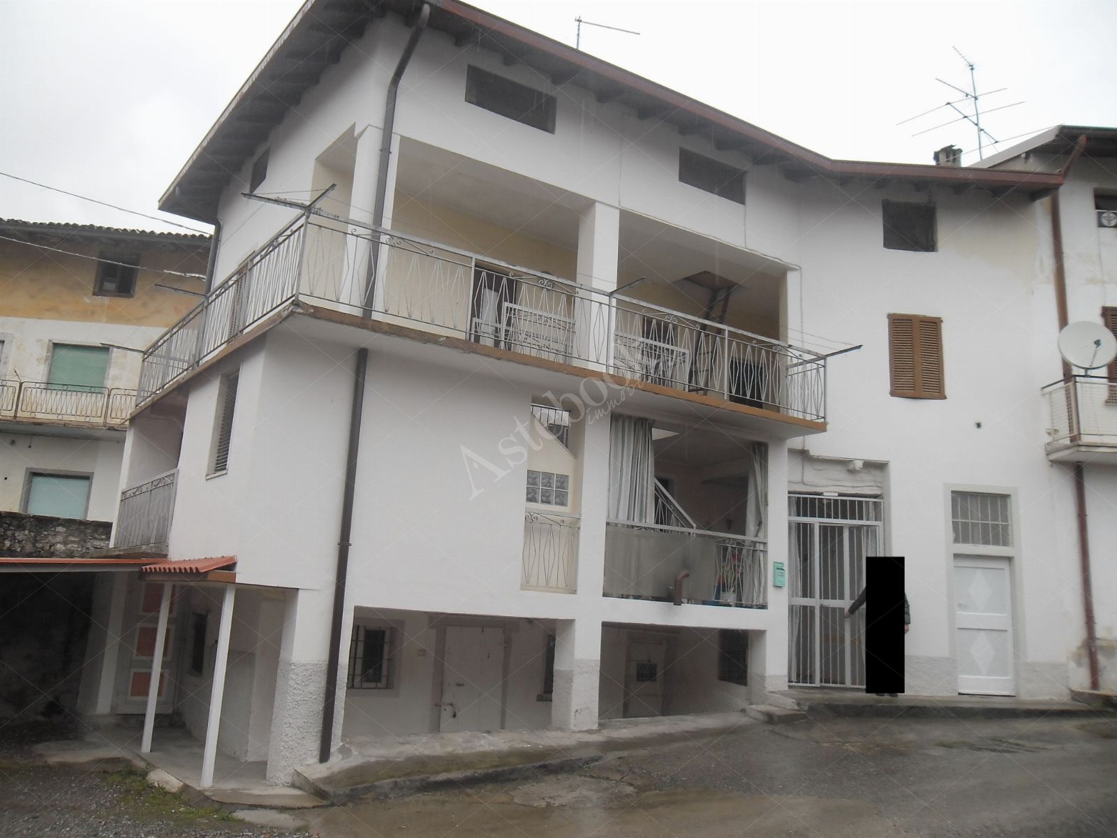 Quota indivisa di 1/4 di appartamento, 1/4 di deposito e 1/4 di terreno in San Paolo D'Argon