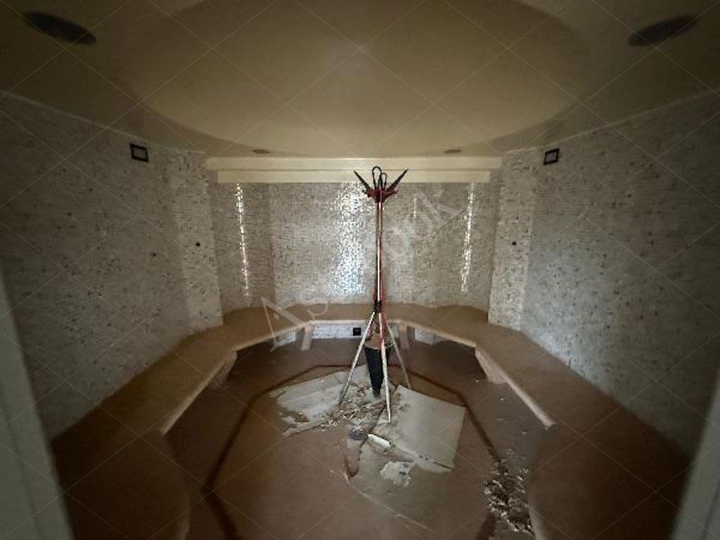 Prestigioso attico di 669 mq con centro benessere, terrazzo e ampia autorimessa in Foggia