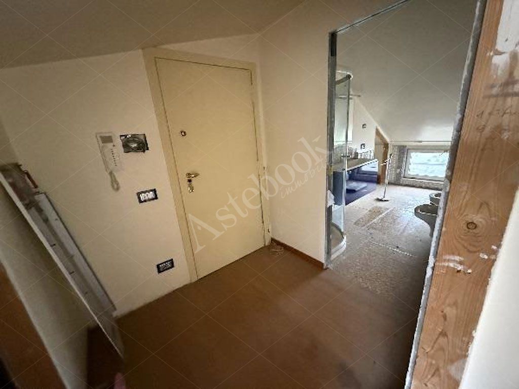 Prestigioso attico di 669 mq con centro benessere, terrazzo e ampia autorimessa in Foggia