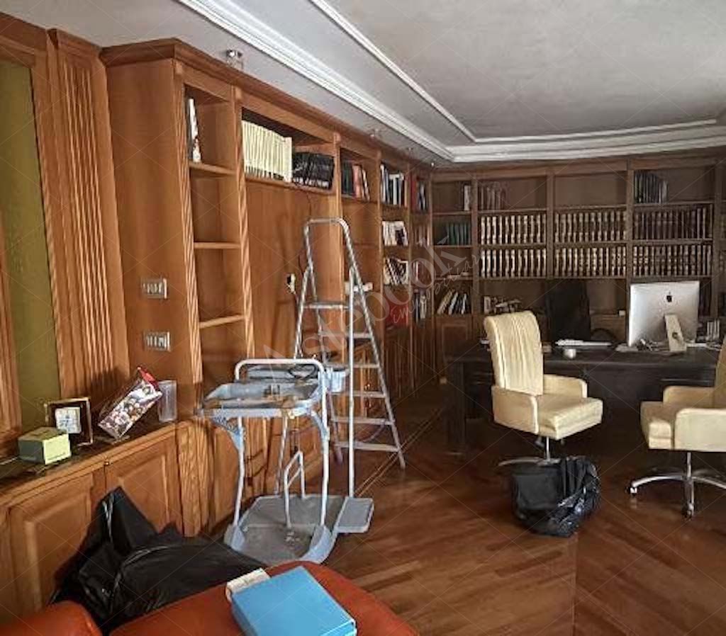 Prestigioso attico di 669 mq con centro benessere, terrazzo e ampia autorimessa in Foggia