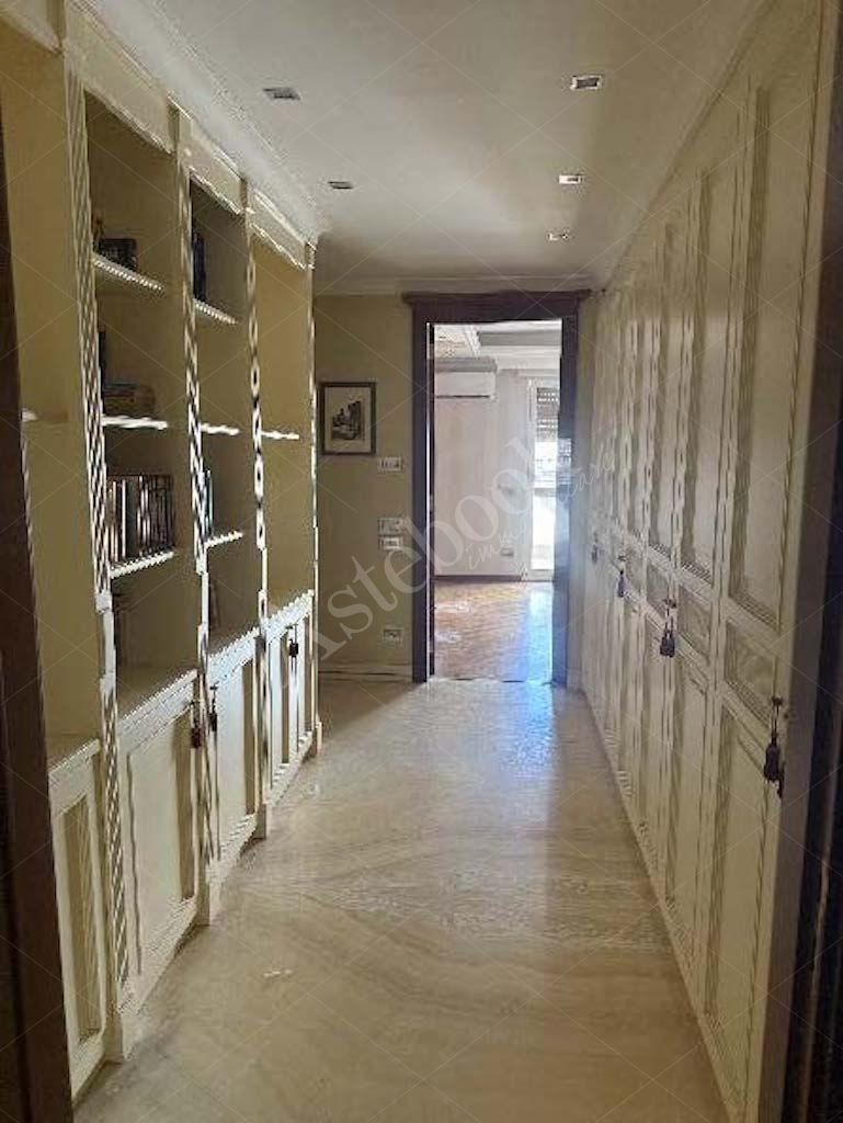 Prestigioso attico di 669 mq con centro benessere, terrazzo e ampia autorimessa in Foggia