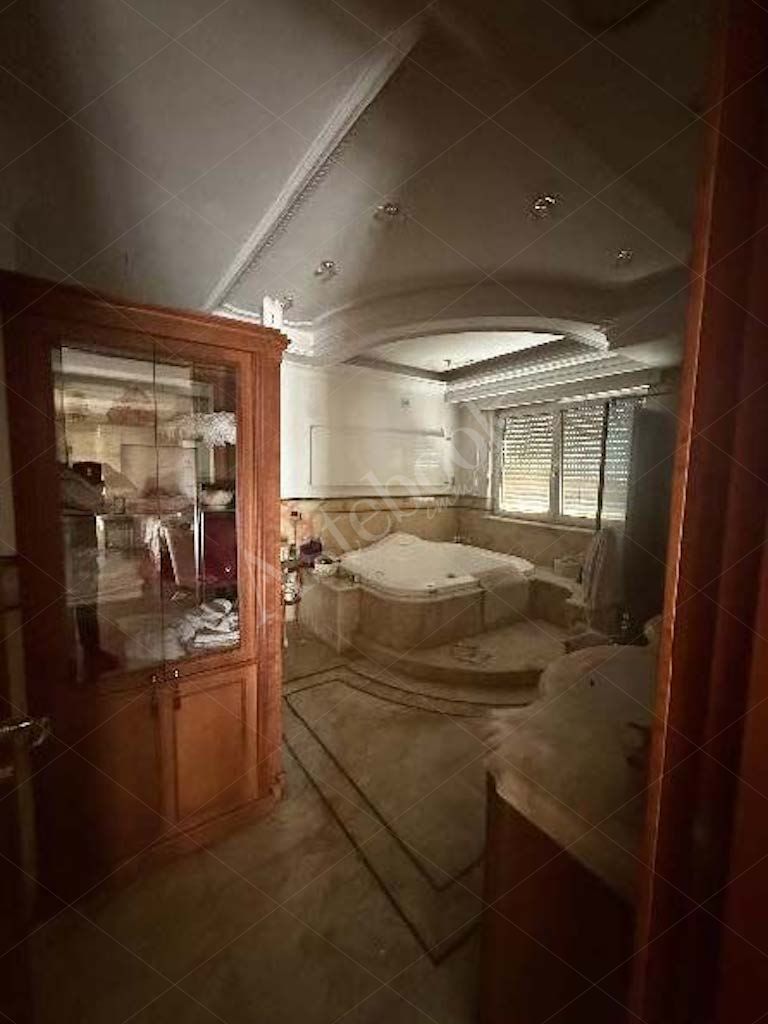 Prestigioso attico di 669 mq con centro benessere, terrazzo e ampia autorimessa in Foggia