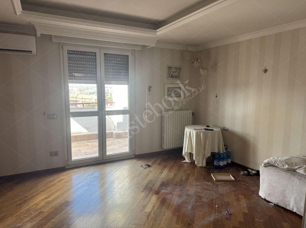 Prestigioso attico di 669 mq con centro benessere, terrazzo e ampia autorimessa in Foggia