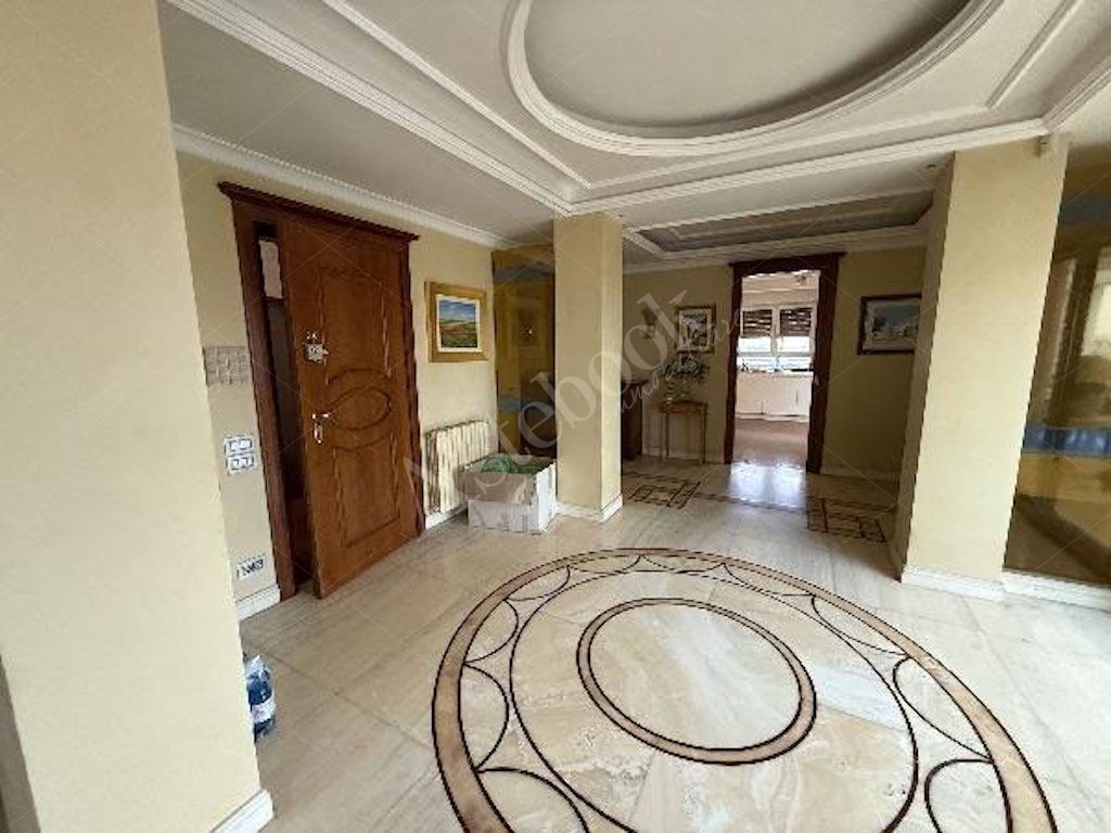 Prestigioso attico di 669 mq con centro benessere, terrazzo e ampia autorimessa in Foggia