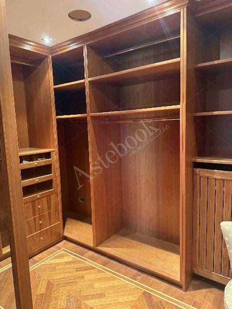 Prestigioso attico di 669 mq con centro benessere, terrazzo e ampia autorimessa in Foggia