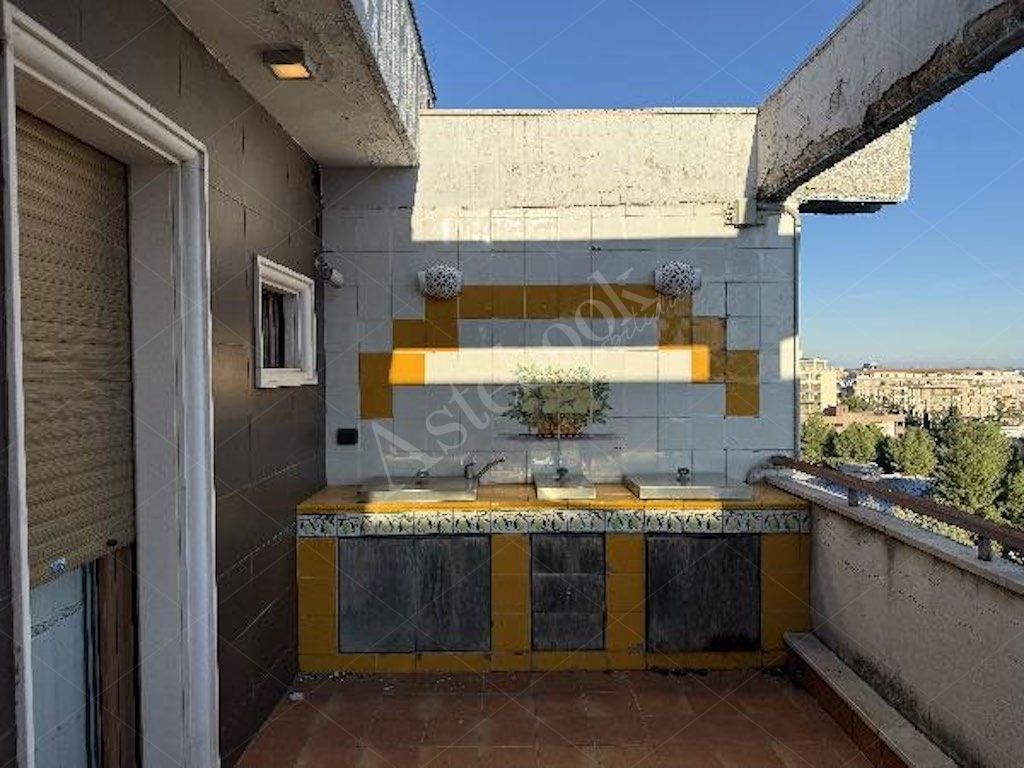 Prestigioso attico di 669 mq con centro benessere, terrazzo e ampia autorimessa in Foggia