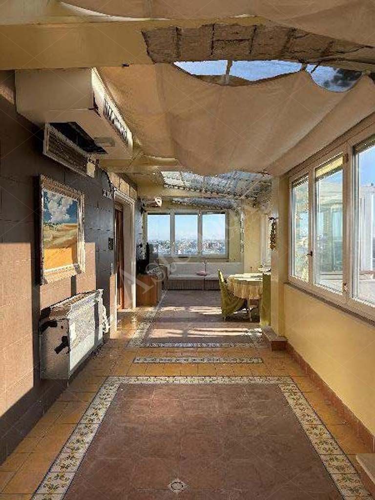 Prestigioso attico di 669 mq con centro benessere, terrazzo e ampia autorimessa in Foggia