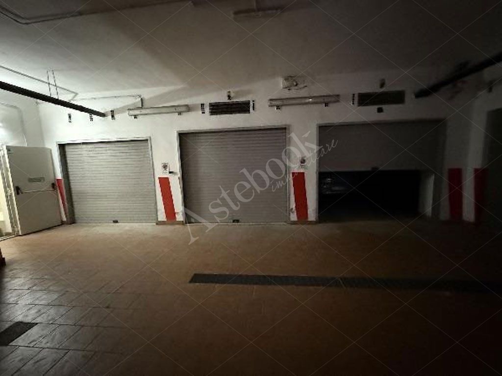 Prestigioso attico di 669 mq con centro benessere, terrazzo e ampia autorimessa in Foggia