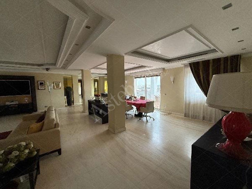 Prestigioso attico di 669 mq con centro benessere, terrazzo e ampia autorimessa in Foggia