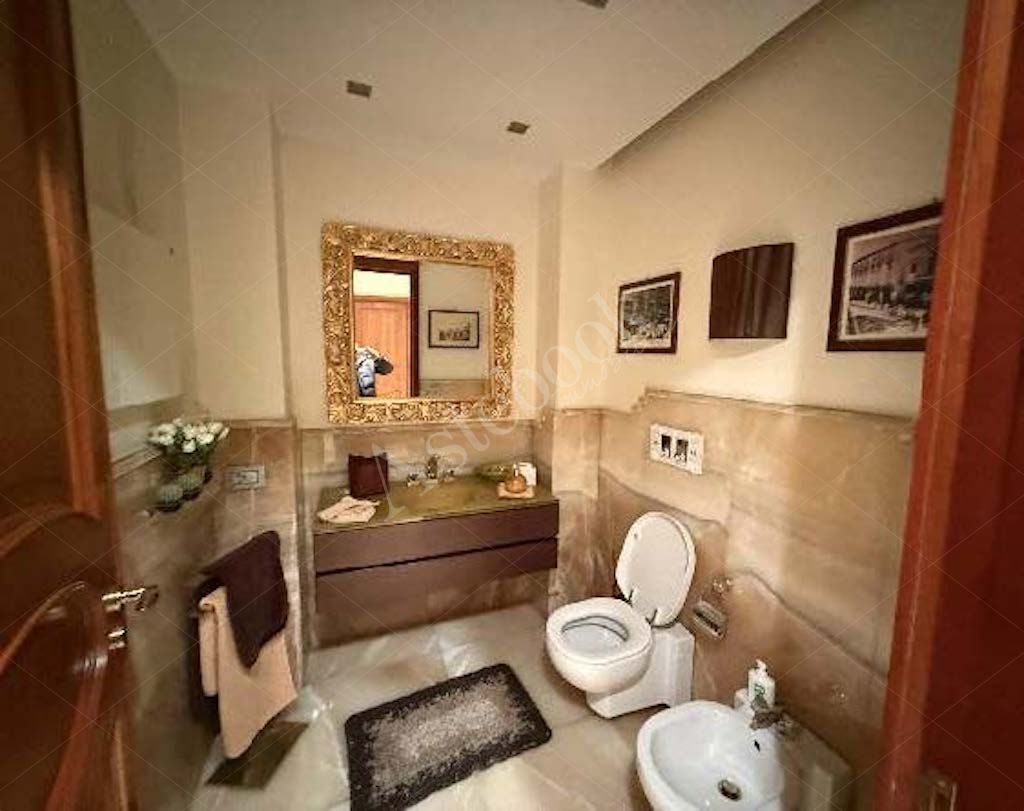 Prestigioso attico di 669 mq con centro benessere, terrazzo e ampia autorimessa in Foggia