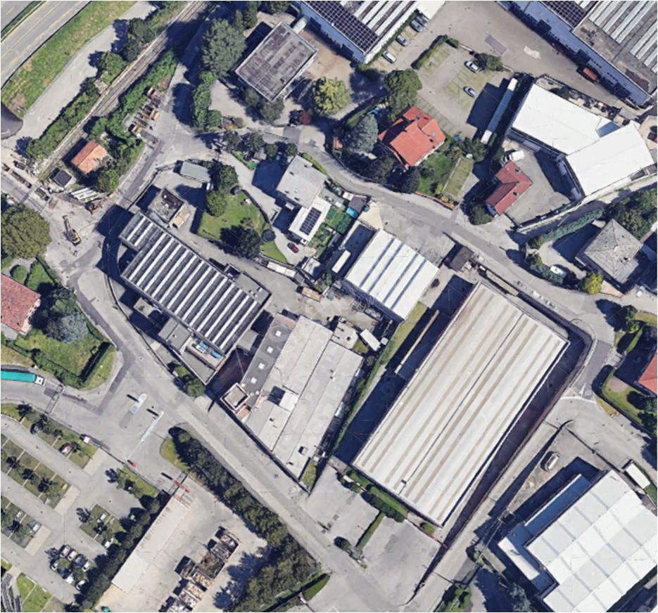 Capannone industriale ad uso produttivo con area esterna e porzione di parcheggio esterno in Valmadrera
