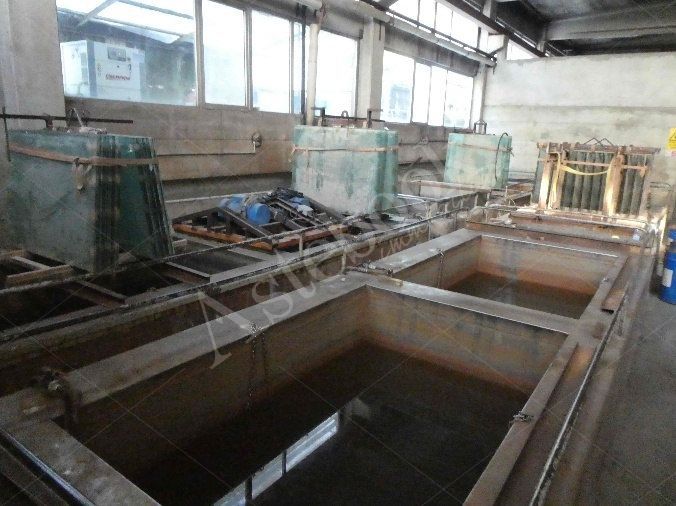 Capannone industriale ad uso produttivo con area esterna e porzione di parcheggio esterno in Valmadrera