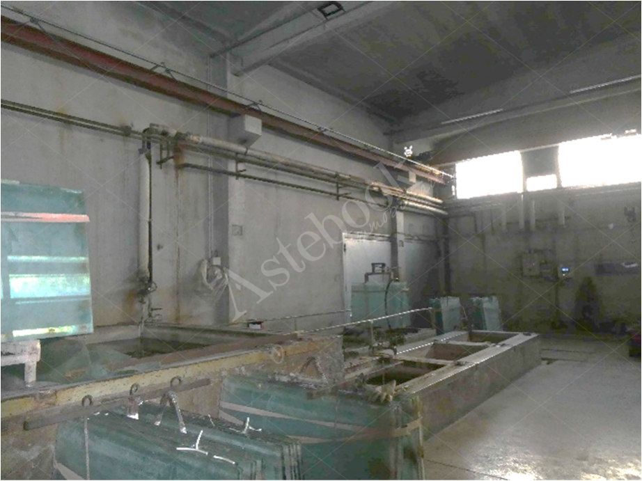 Capannone industriale ad uso produttivo con area esterna e porzione di parcheggio esterno in Valmadrera