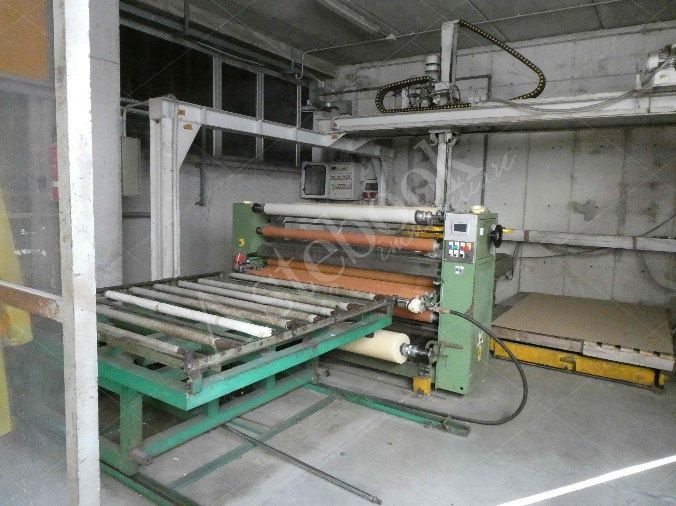 Capannone industriale ad uso produttivo con area esterna e porzione di parcheggio esterno in Valmadrera