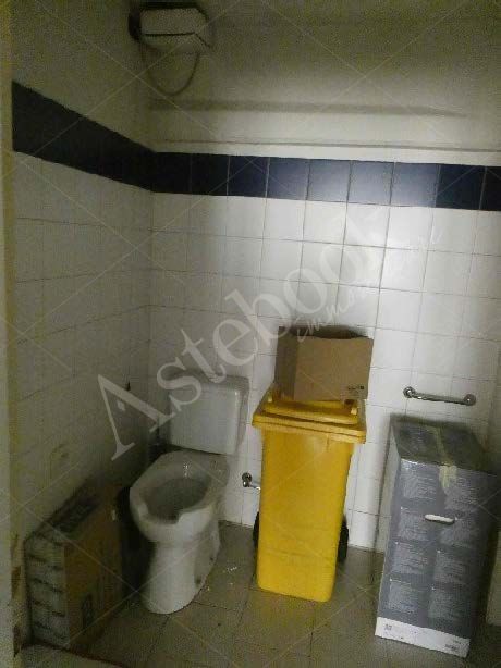 Capannone industriale ad uso produttivo con area esterna e porzione di parcheggio esterno in Valmadrera