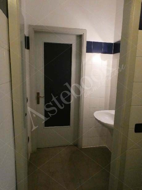 Capannone industriale ad uso produttivo con area esterna e porzione di parcheggio esterno in Valmadrera