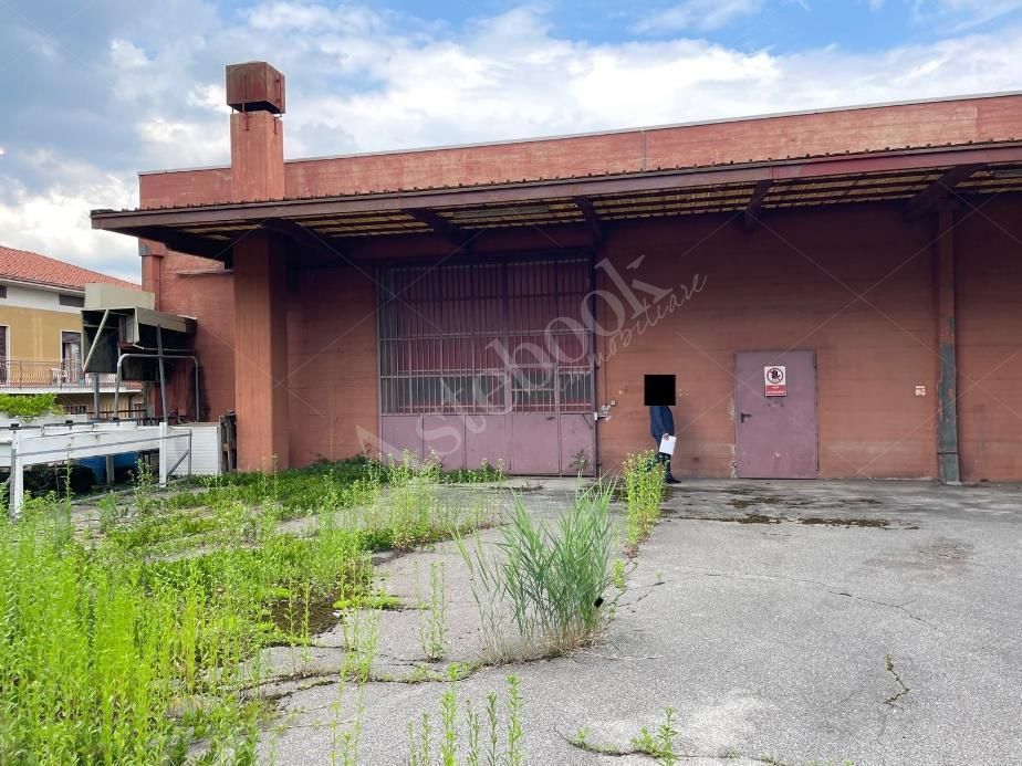 Capannone artigianale con sup. comm. 3.289,96 mq composto da due corpi di fabbrica e area di pertinenza esterna