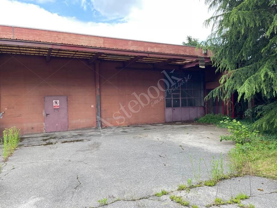 Capannone artigianale con sup. comm. 3.289,96 mq composto da due corpi di fabbrica e area di pertinenza esterna