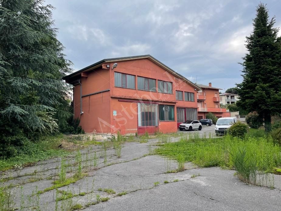 Capannone artigianale con sup. comm. 3.289,96 mq composto da due corpi di fabbrica e area di pertinenza esterna
