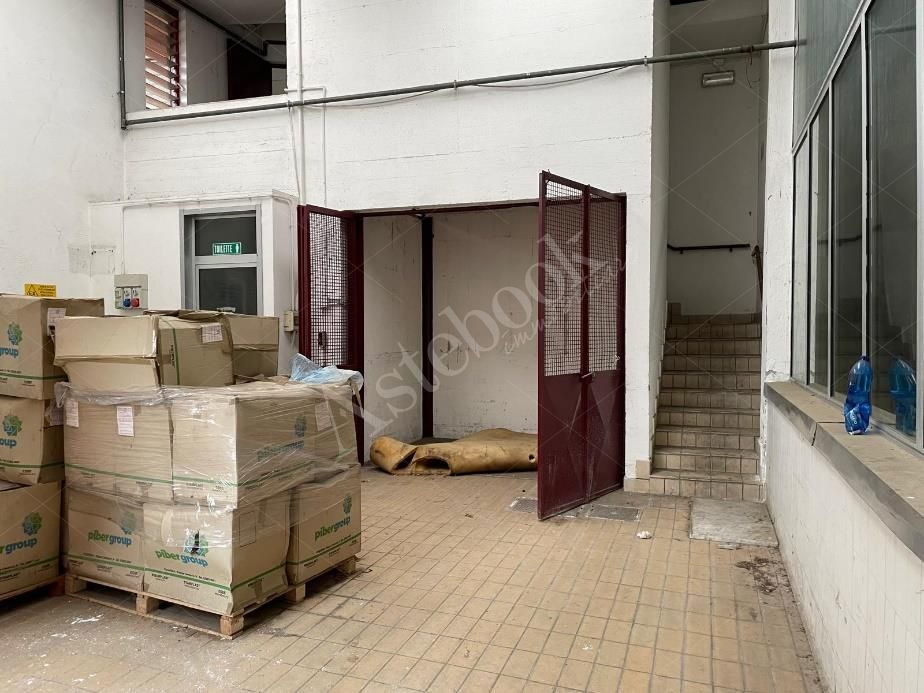 Capannone artigianale con sup. comm. 3.289,96 mq composto da due corpi di fabbrica e area di pertinenza esterna