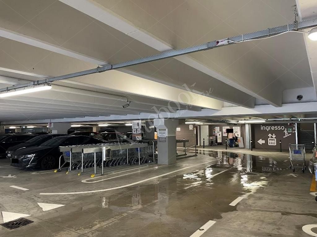 Box B - Ufficio al rustico al primo piano in Mandello del Lario 