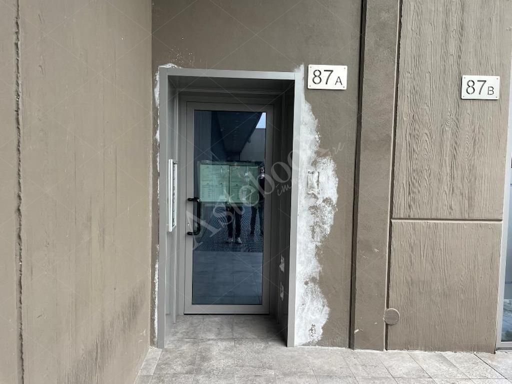 Box B - Ufficio al rustico al primo piano in Mandello del Lario 