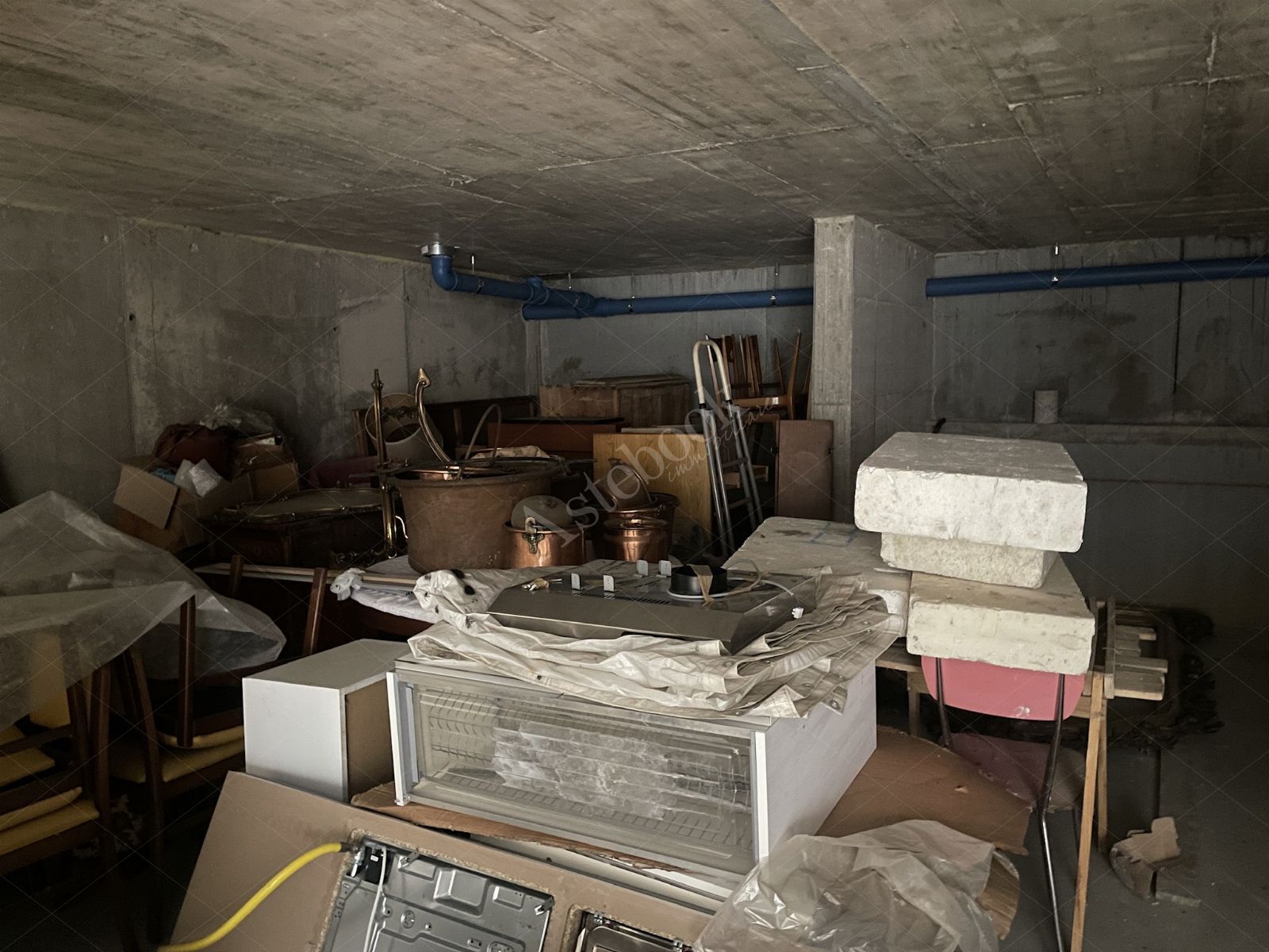 Box doppio di 49 mq in Cernusco Lombardone