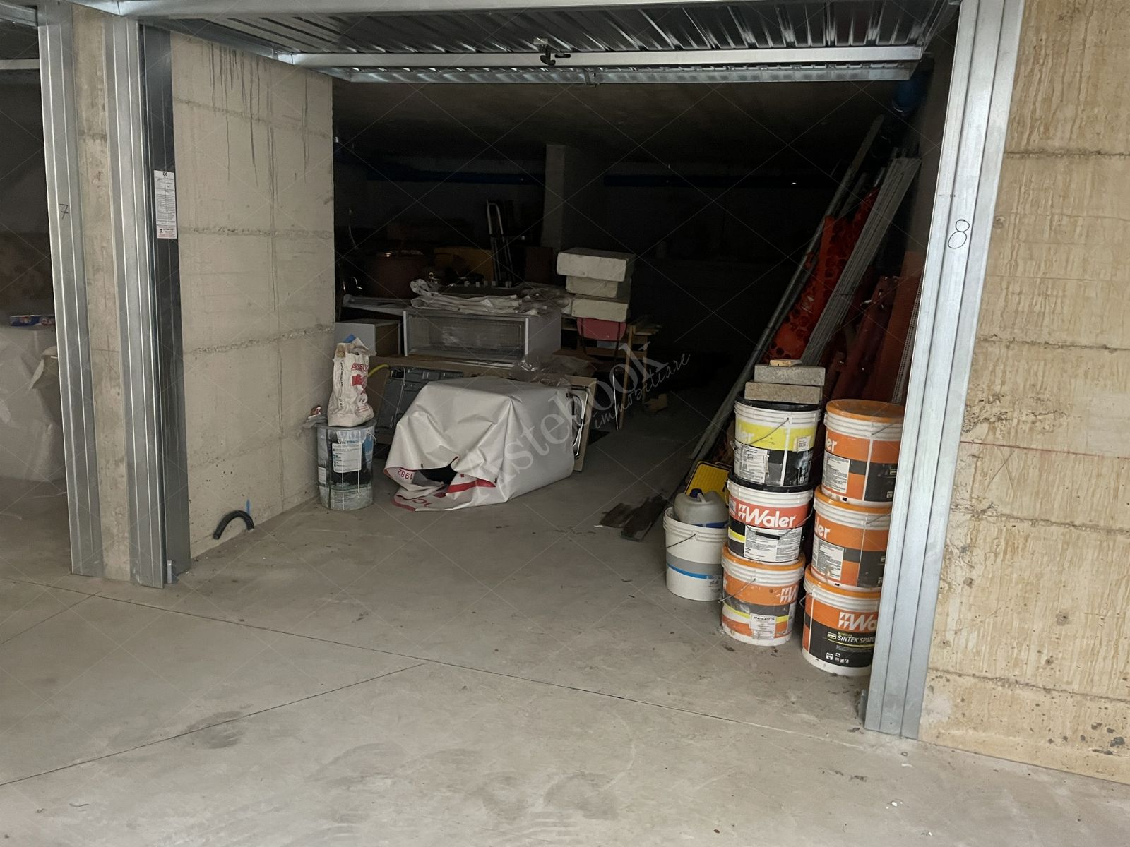 Box doppio di 49 mq in Cernusco Lombardone