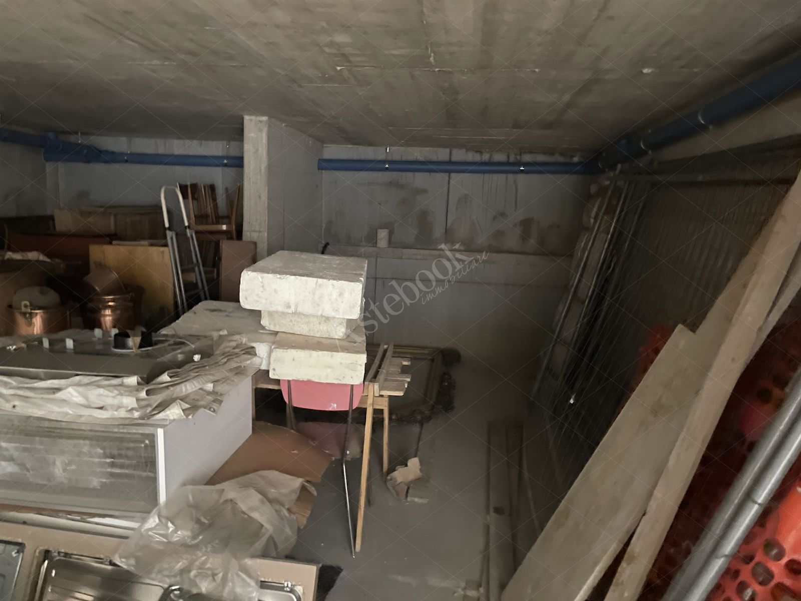 Box doppio di 49 mq in Cernusco Lombardone